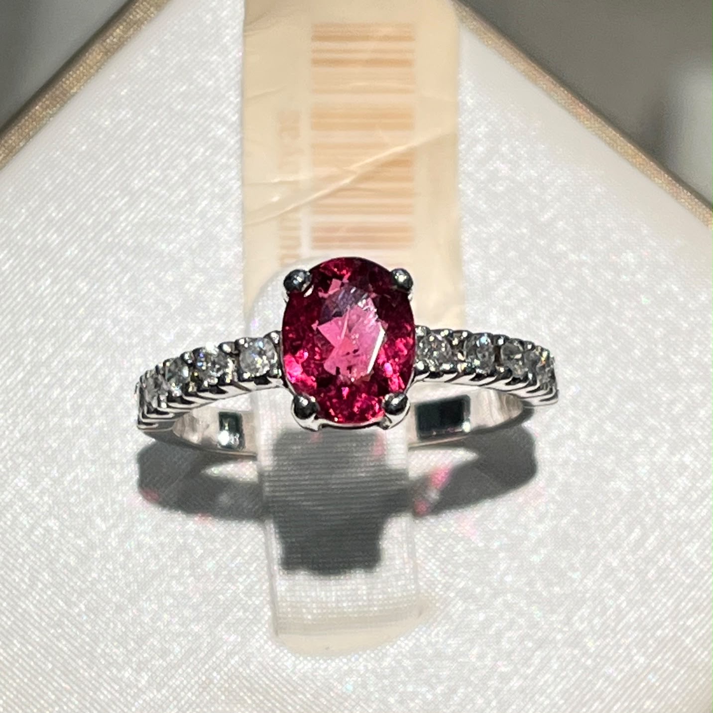 Elegancia con un vibrante toque de color.