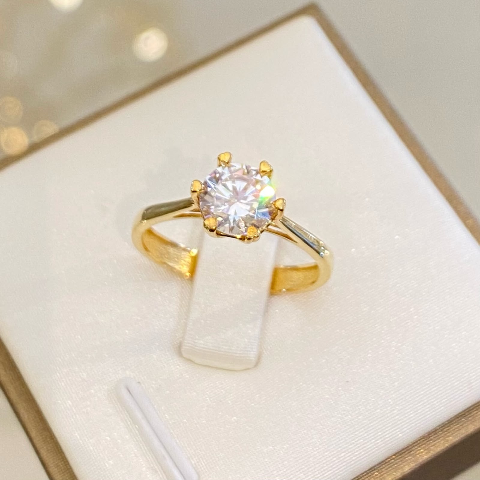 Anillo de Compromiso Solitario en Oro 18K