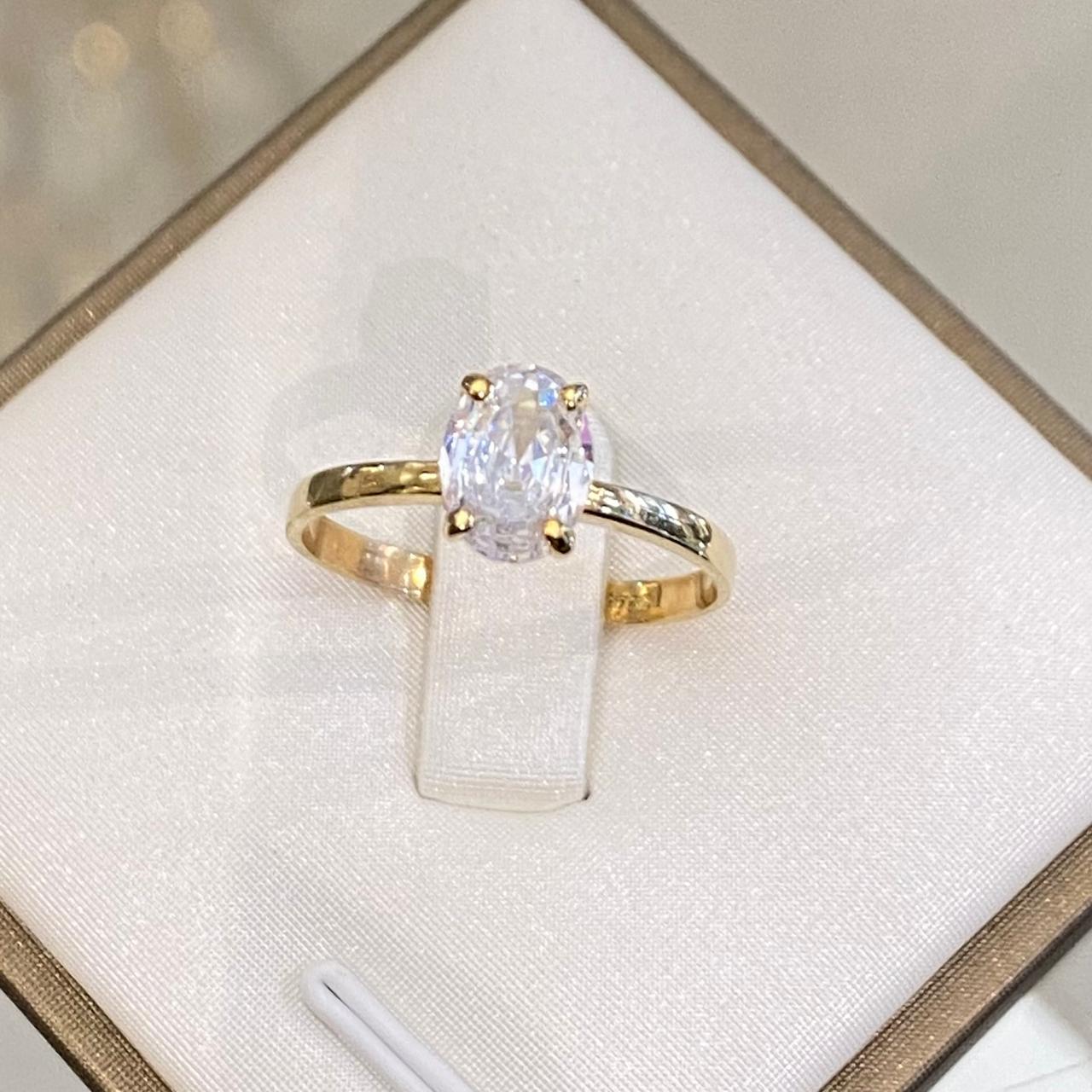 Anillo de Compromiso Solitario Oval en Oro 18K