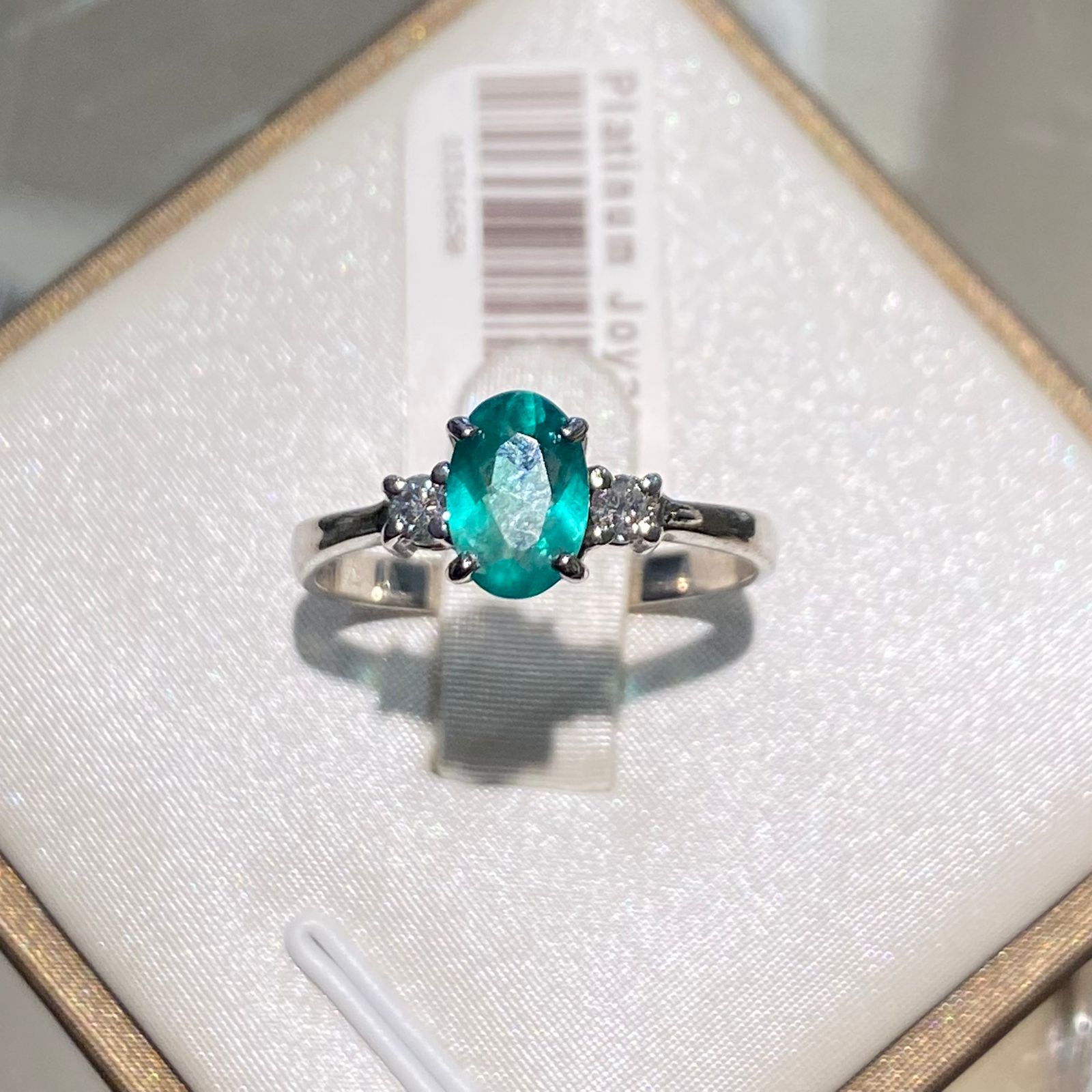 Anillo de Oro Blanco 18K con Esmeralda Natural y Diamantes