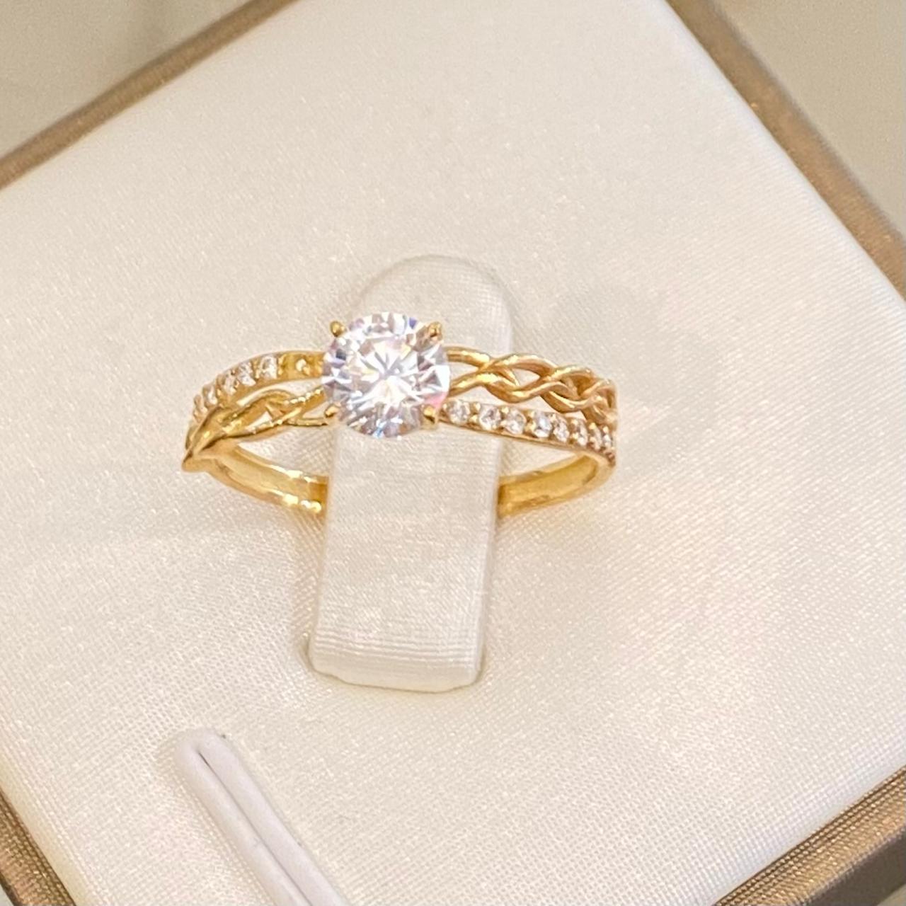Anillo de Compromiso Trenzado en Oro 18K