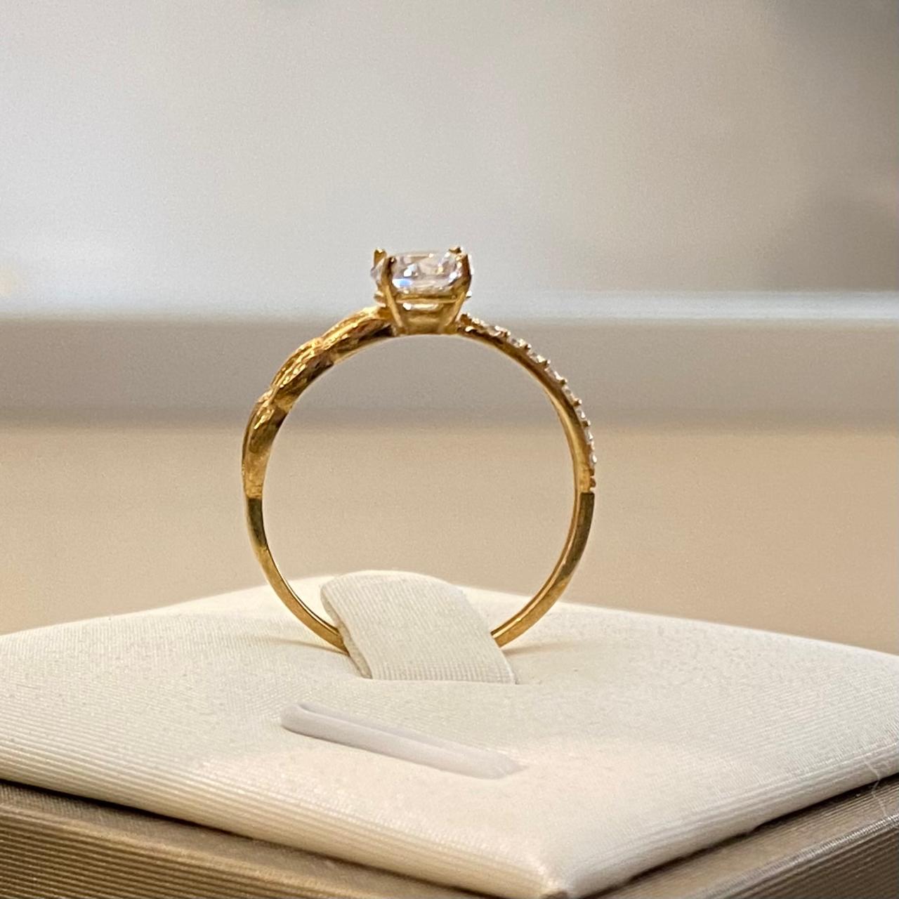 Anillo de Compromiso Trenzado Asimétrico en Oro 18K — imagen 2