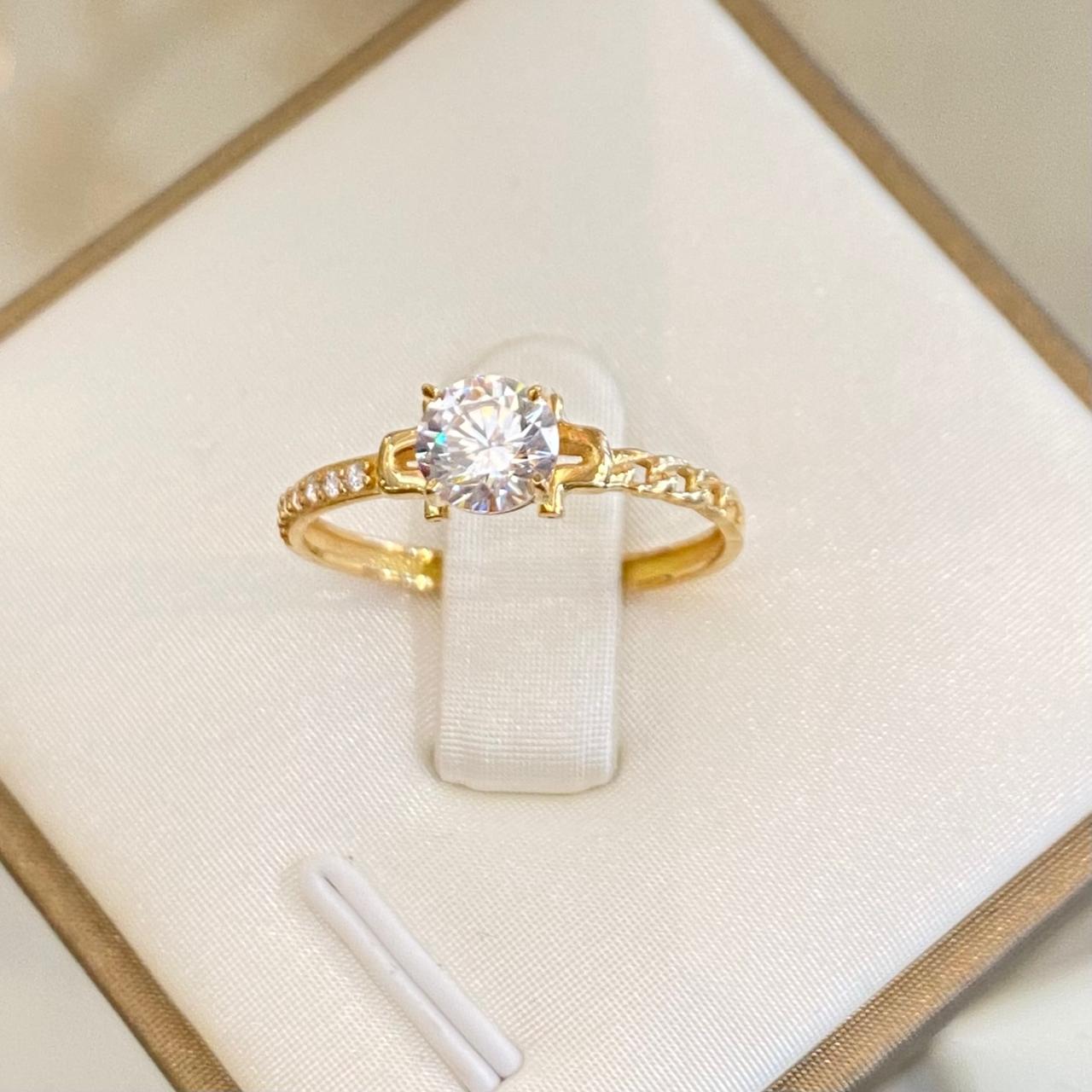 Anillo de Compromiso Clásico en Oro 18K