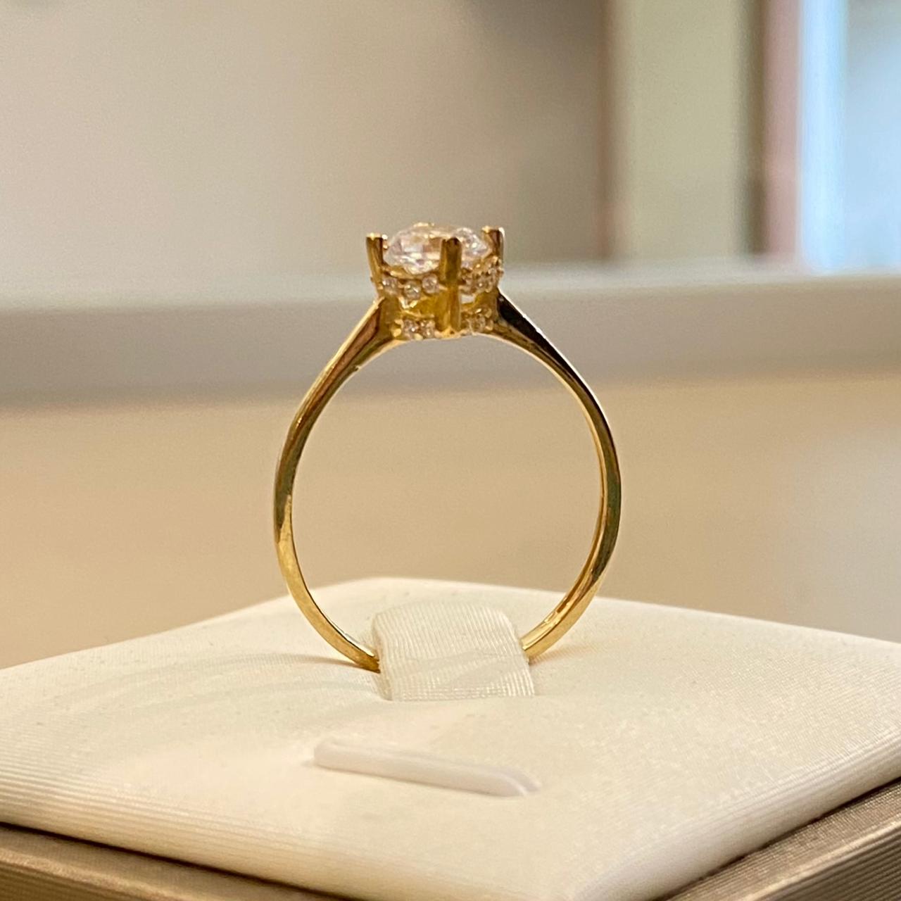 Anillo de Compromiso Solitario Clásico en Oro 18K — imagen 2