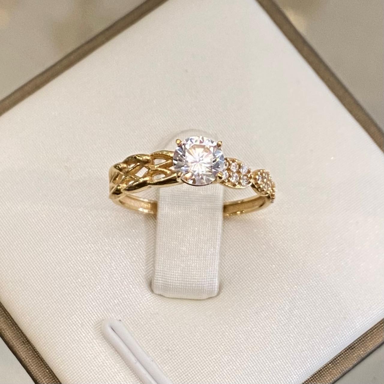 Anillo de Compromiso Entrelazado en Oro 18K
