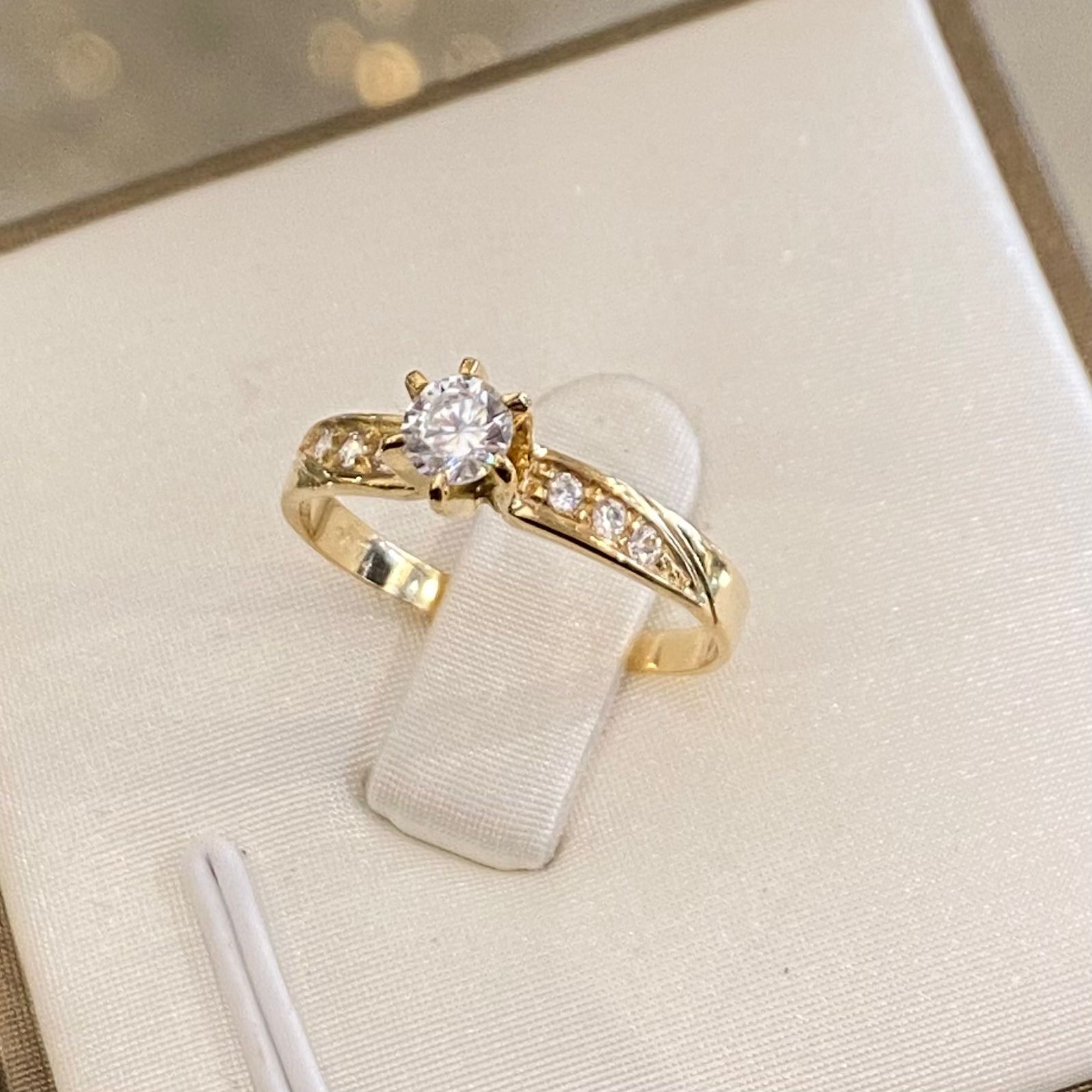 Un diseño clásico con un brillo excepcional. ✨