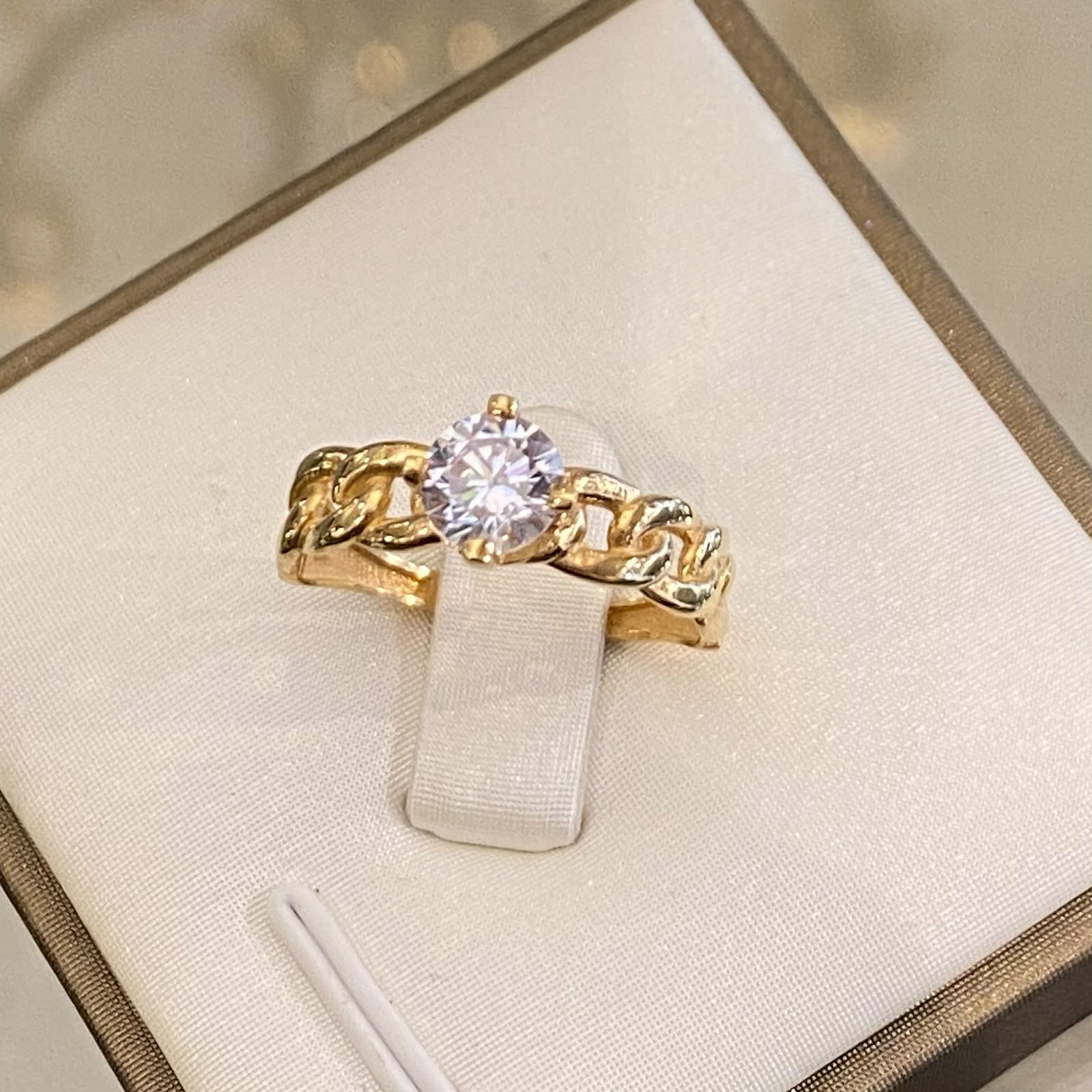 Anillo Solitario en Oro 18K