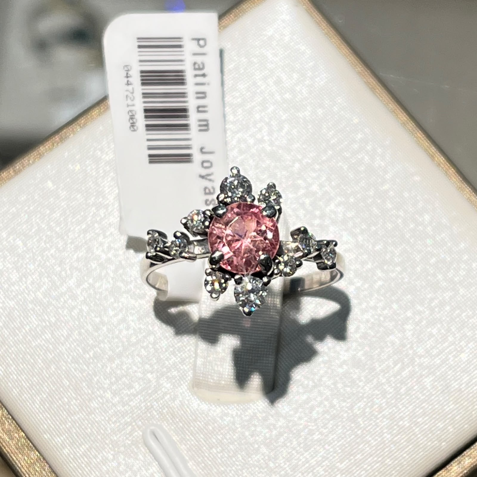 Delicadeza y sofisticación en una joya única. — imagen 2