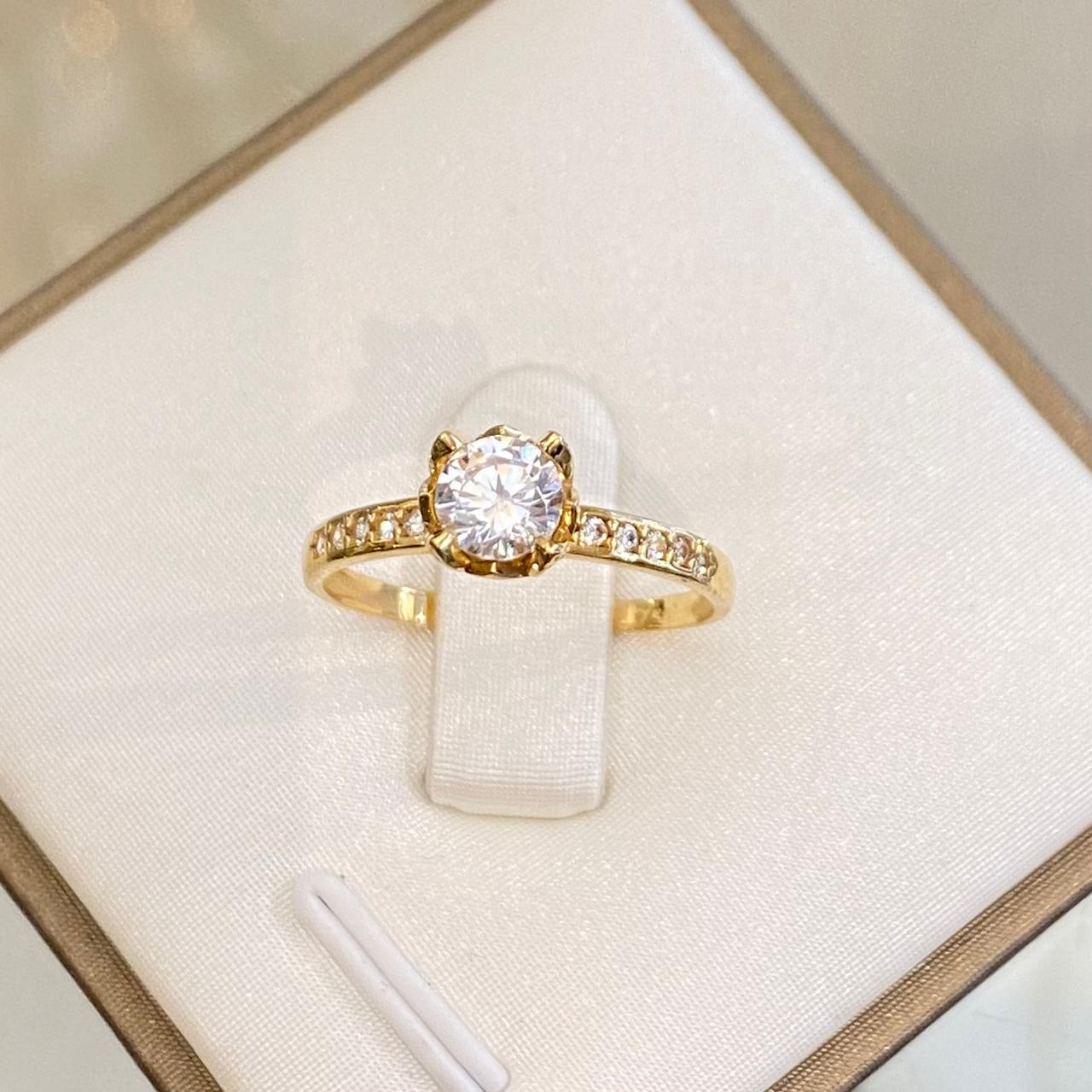 Anillo de Compromiso Clásico en Oro 18K